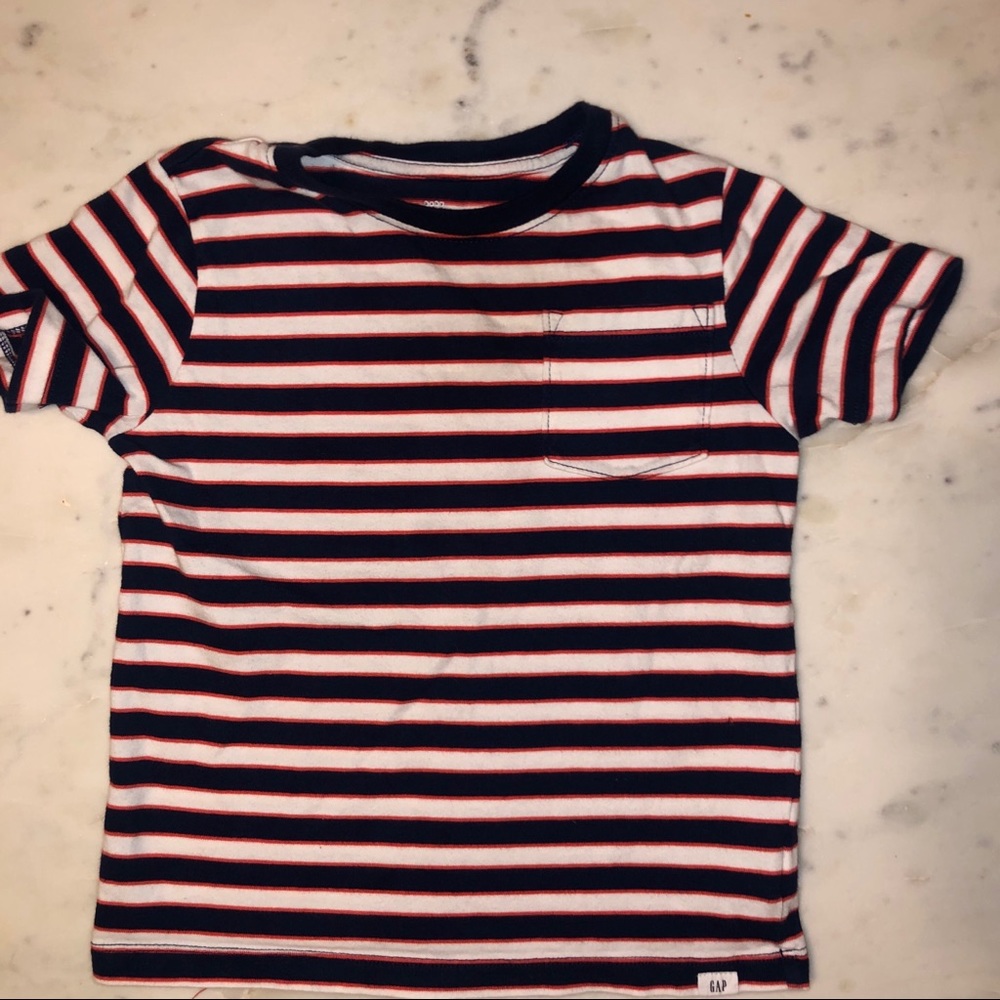 Gap boys stripped tee-shirt in size 5T